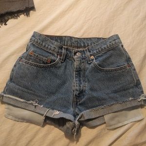 Vintage high rise levis shorts sz 26